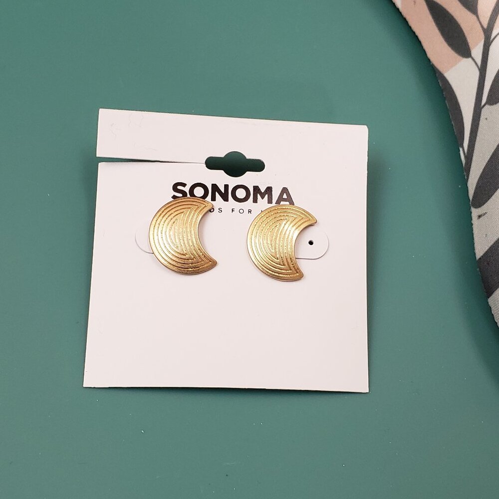 Sonoma, NWT, gold tone half moon shape pierced post fashion earrings